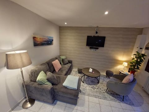 Communal lounge/ TV room, TV and multimedia