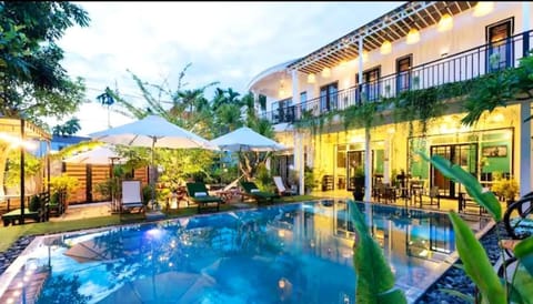 Property building, Pool view