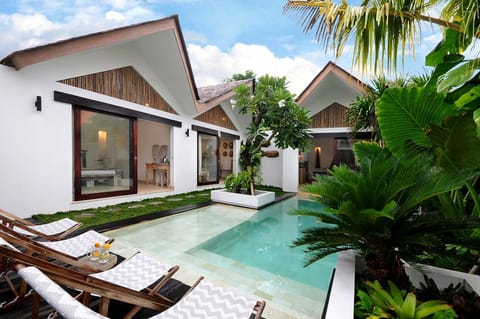 Garden, Garden view, Pool view, Swimming pool, sunbed