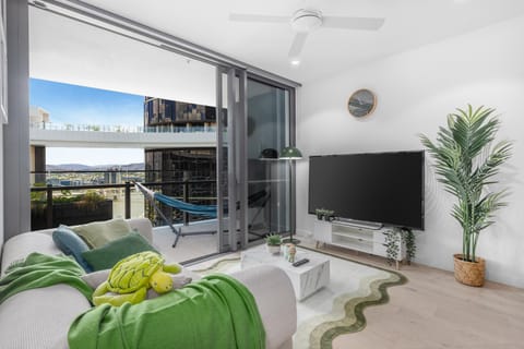 Communal lounge/ TV room, Bed, TV and multimedia, View (from property/room), Balcony/Terrace, Living room