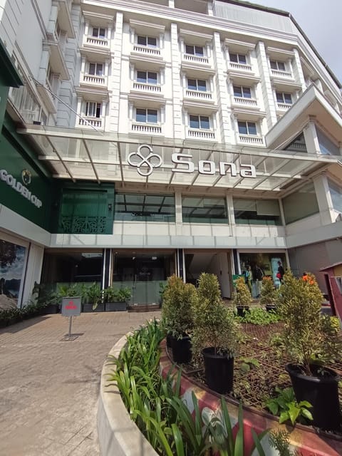 Facade/entrance