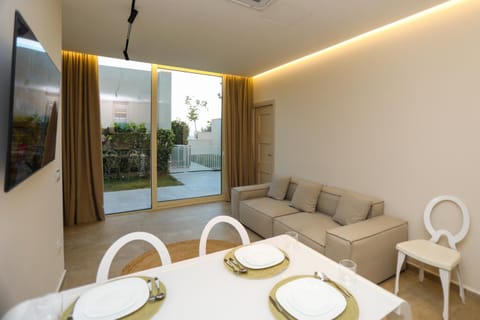 TV and multimedia, Balcony/Terrace, Living room, Dining area