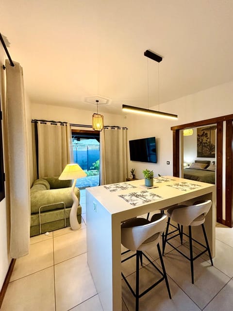 TV and multimedia, Kitchen or kitchenette, Living room, Dining area