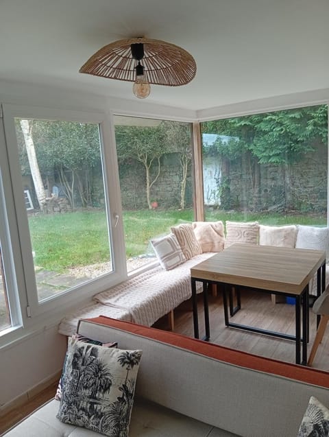 Garden, Seating area, Dining area, Garden view