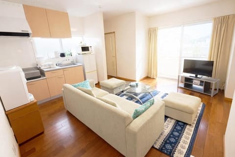 TV and multimedia, Living room, Photo of the whole room, Seating area, Dining area, Evening entertainment, stove
