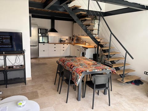 Property building, Kitchen or kitchenette, pet friendly