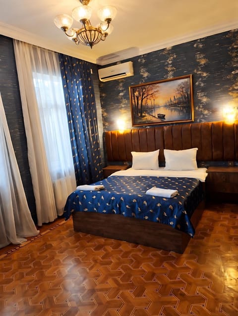 Bed, Photo of the whole room, Bedroom, air conditioner