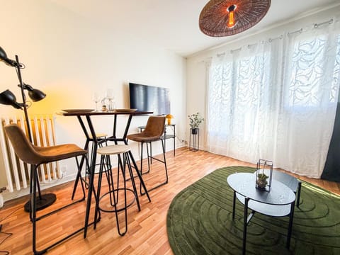 TV and multimedia, Living room, Dining area