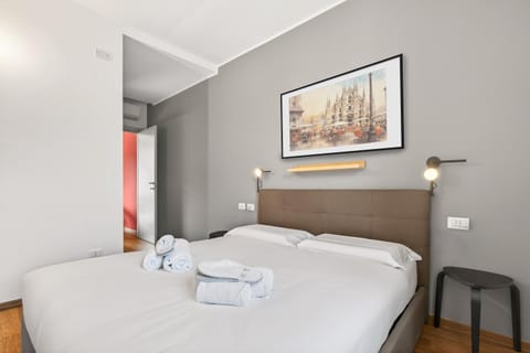 Bed, towels