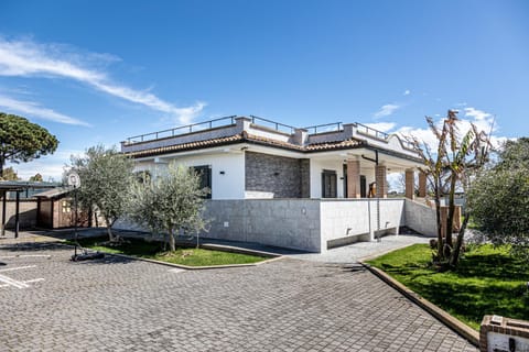 Property building, Day, Garden, Garden view