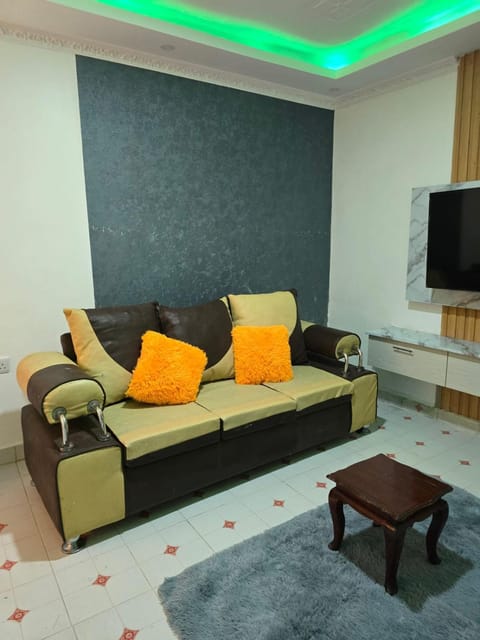 Communal lounge/ TV room, TV and multimedia, Living room, Seating area, Evening entertainment