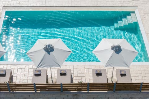 Swimming pool, sunbed