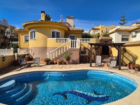 Property building, Day, Pool view, Swimming pool, sunbed