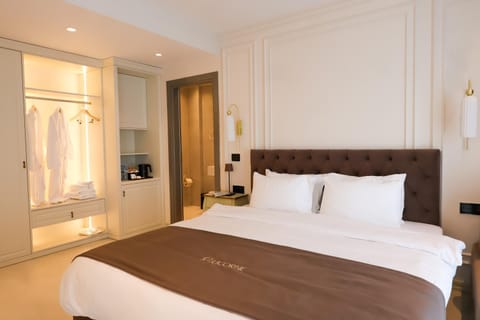 Bed, Bedroom, towels, wardrobe