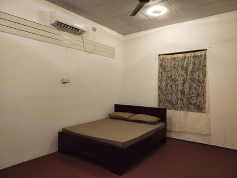 Bed, Photo of the whole room, Bedroom, air conditioner