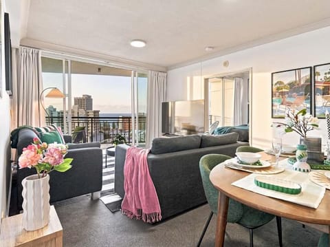 View (from property/room), Balcony/Terrace, Living room, Seating area, Dining area, Sea view, Sunrise, Sunset, air conditioner