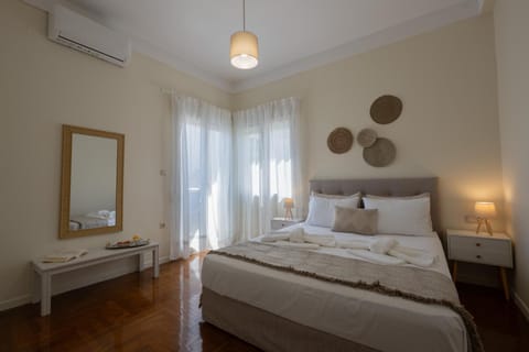 Bed, Photo of the whole room, Bedroom, air conditioner