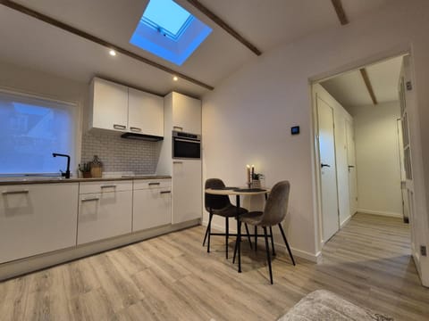Kitchen or kitchenette, Dining area, stove