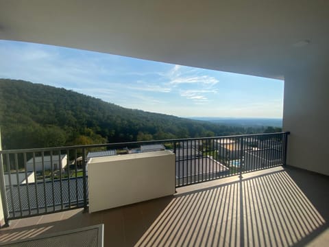 Balcony/Terrace, Mountain view