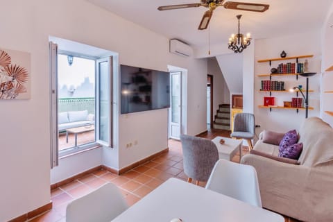 TV and multimedia, Seating area, Dining area, Evening entertainment
