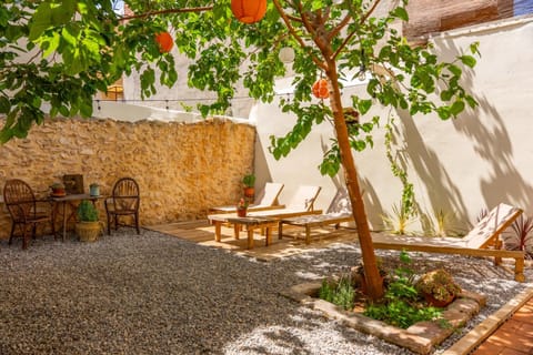 Patio, Day, Garden