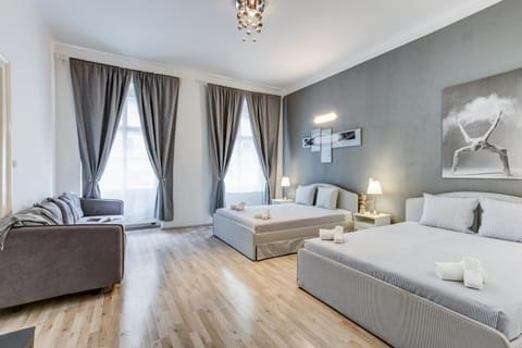 Bed, Living room, Photo of the whole room, Seating area, Bedroom