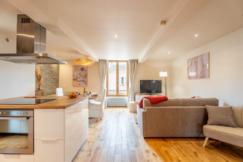Kitchen or kitchenette, Living room, Dining area