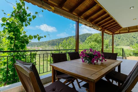 Spring, Day, View (from property/room), Balcony/Terrace