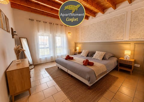 Photo of the whole room, Bedroom, towels, wardrobe