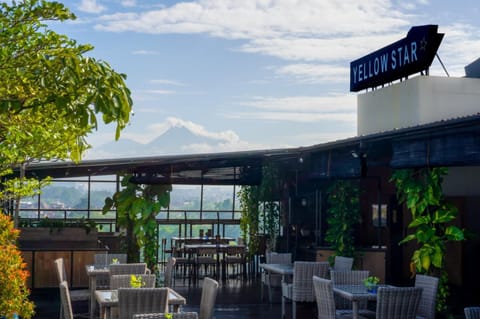Restaurant/places to eat, Lounge or bar