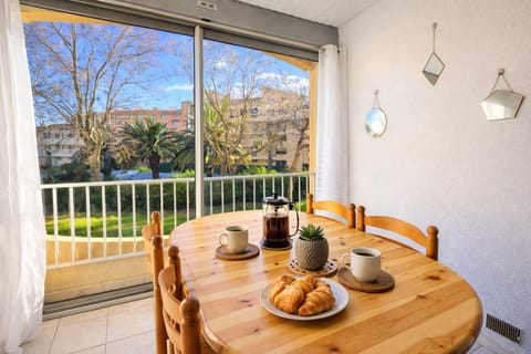 Dining area, Garden view
