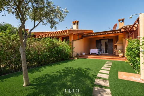Property building, Patio, Spring, Day, Garden, Garden view