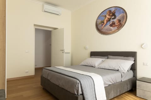 Bed, Photo of the whole room, Bedroom, air conditioner