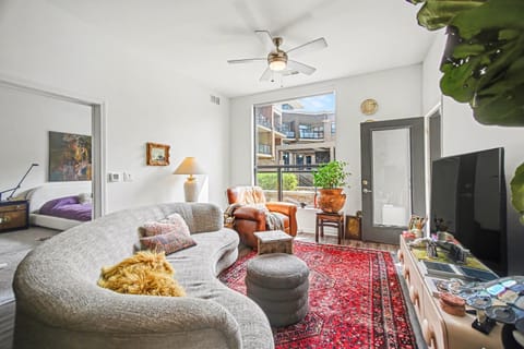 Facade/entrance, Living room, Seating area, Entertainment, Family