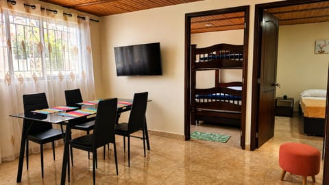 Communal lounge/ TV room, TV and multimedia, Photo of the whole room, Dining area