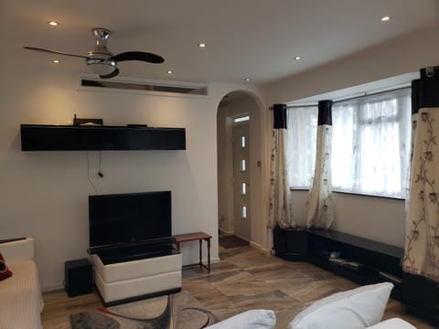 Communal lounge/ TV room, TV and multimedia, Living room, Seating area