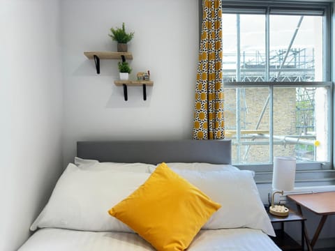Shower, Bathroom, TV and multimedia