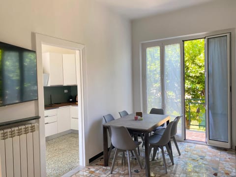 TV and multimedia, Dining area