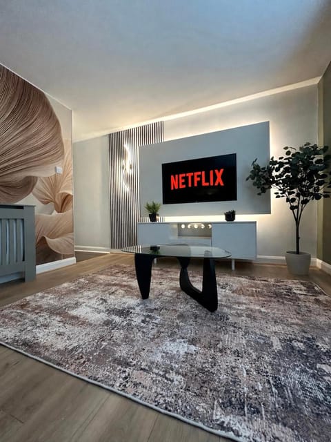 TV and multimedia, Living room, Seating area