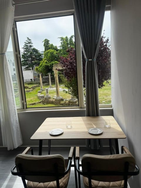 Dining area, Garden view