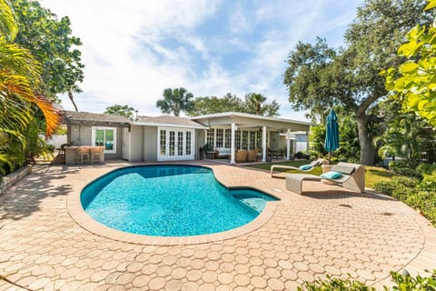 Swimming pool, Swimming pool