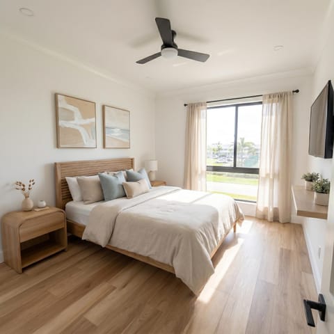 Bed, TV and multimedia, Bedroom