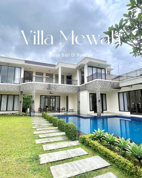 Property building, Day, Pool view, Swimming pool