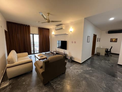 TV and multimedia, Living room, Evening entertainment