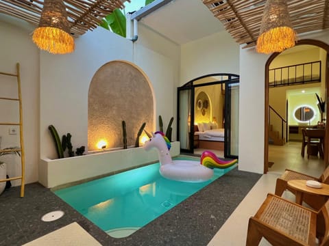 Swimming pool, Swimming pool