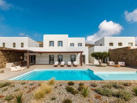 Property building, Patio, Day, Balcony/Terrace, Pool view, Swimming pool, sunbed