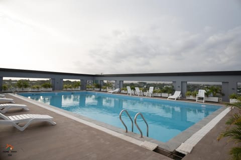 Day, Pool view, Swimming pool, sunbed