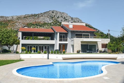 Garden, Swimming pool