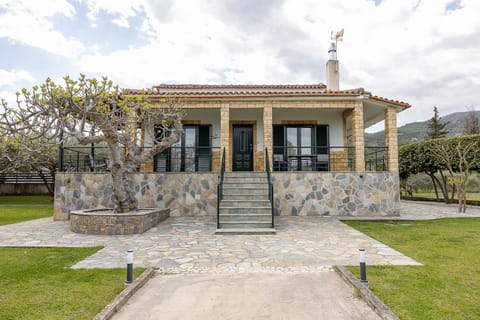Property building, Spring, Day, Garden, Garden view