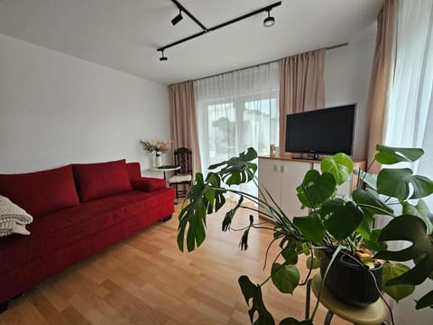 Communal lounge/ TV room, TV and multimedia, Living room, Seating area, Evening entertainment